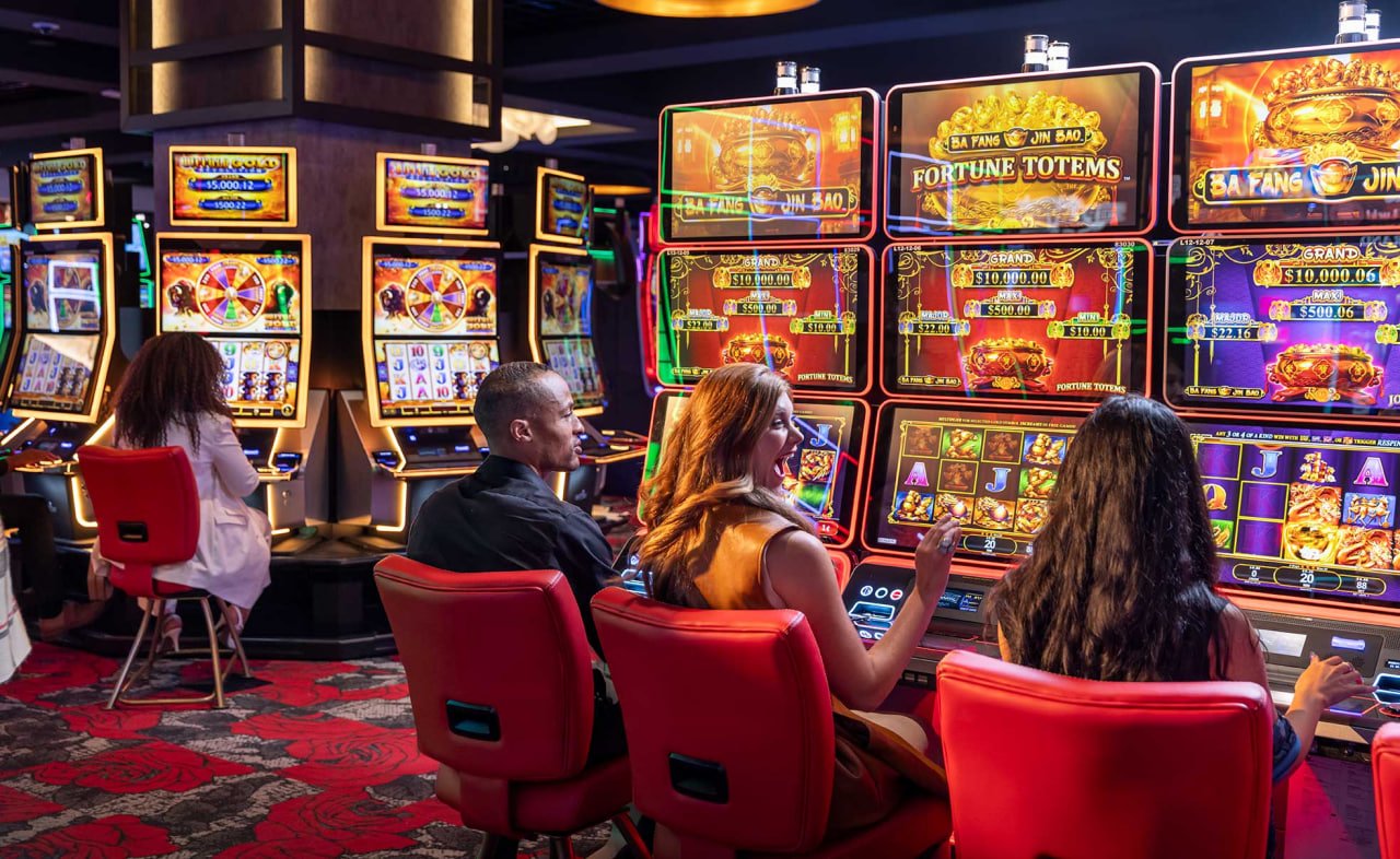 SuryaQQ live casino dealer cantik baccarat roulette blackjack